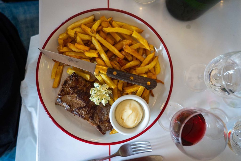 Bouillon Pigalle steak frites