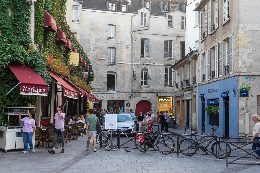 Le Marais in Paris - Pick Up a Falafel in the Old Jewish District – Go  Guides