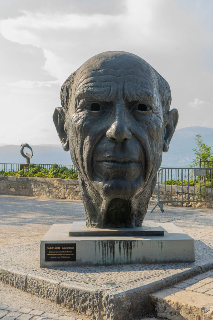 sculpture of Picasso